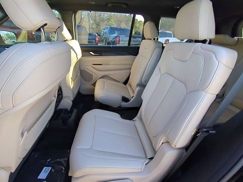 New 2025 Jeep Grand Cherokee L Limited w/ Luxury Tech Group II AWD/4WD image 32