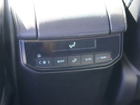 Used 2021 Toyota Highlander Limited FWD image 38