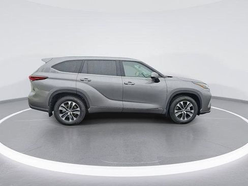 Certified 2026 Toyota Highlander XLE AWD/4WD image 11