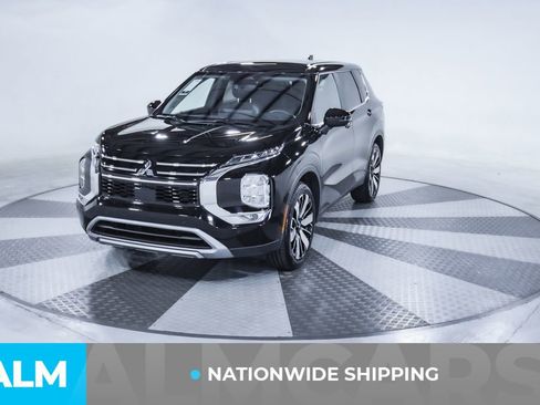 Used 2025 Mitsubishi Outlander SE FWD image 2