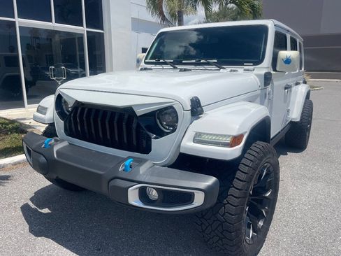 Used 2023 Jeep Wrangler Unlimited Sahara AWD/4WD image 26