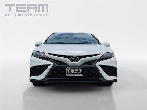 Used 2023 Toyota Camry SE image 2