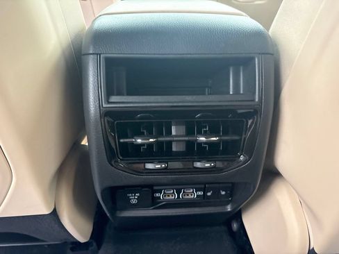 Certified 2023 Jeep Grand Cherokee Limited AWD/4WD image 30