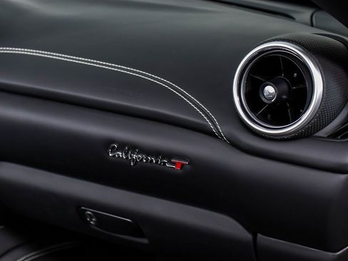 Used 2016 Ferrari California T image 50