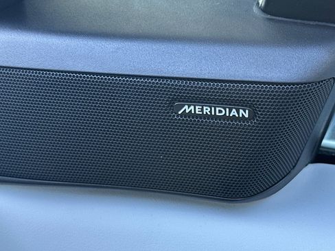 Used 2025 Land Rover Range Rover Sport image 16