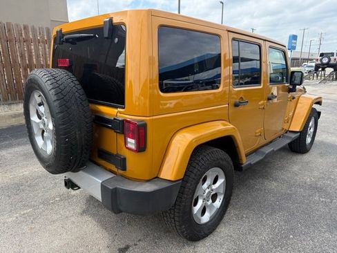 Used 2014 Jeep Wrangler Unlimited Sahara w/ Connectivity Group AWD/4WD image 5