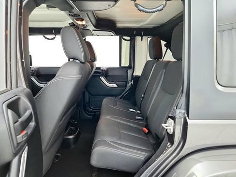 Used 2017 Jeep Wrangler Unlimited Sahara w/ Connectivity Group AWD/4WD image 23