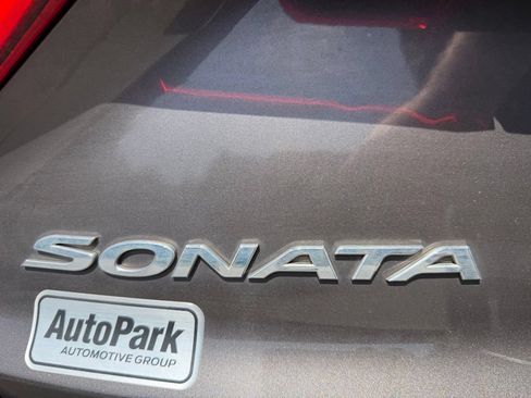 Used 2016 Hyundai Sonata Limited w/ Option Group 05 FWD image 10