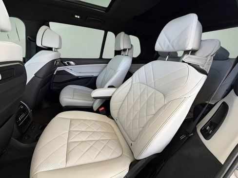 Certified 2025 BMW X7 xDrive40i w/ M Sport Package AWD/4WD image 37