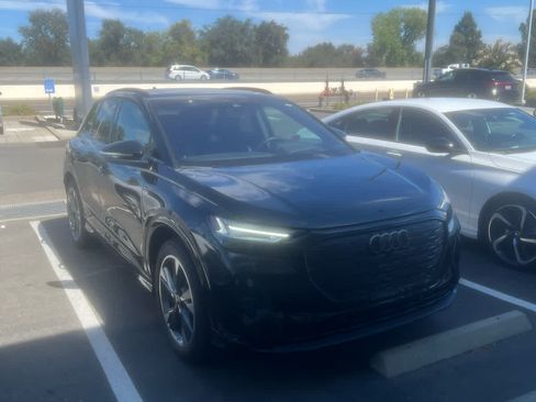 Used 2024 Audi Q4 e-tron Prestige w/ Black Optic Package AWD/4WD image 4