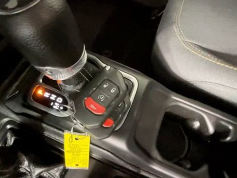 Used 2024 Jeep Wrangler Unlimited w/ Convenience Group AWD/4WD image 30