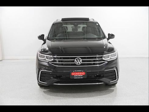 Used 2022 Volkswagen Tiguan SEL R-Line AWD/4WD image 2