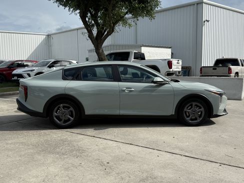 Used 2025 Kia K4 FWD image 3