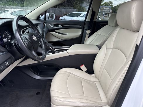 Used 2020 Buick Enclave Essence FWD image 9