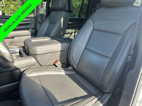 Used 2023 GMC Yukon XL Denali w/ Advanced Technology Package AWD/4WD image 23