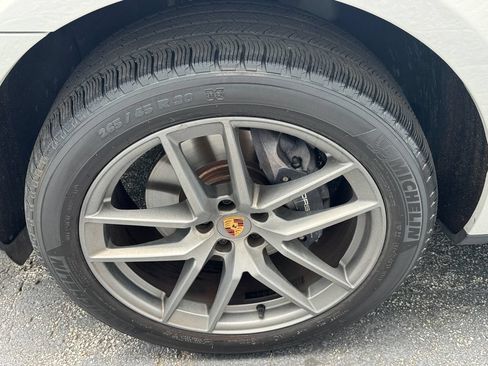 Used 2023 Porsche Macan AWD/4WD image 17