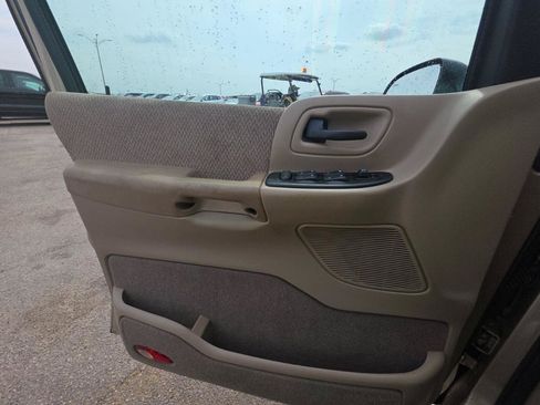 Used 1999 Ford Windstar SE FWD image 12