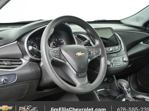 Used 2025 Chevrolet Malibu LT FWD image 4