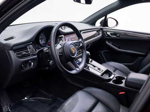 Used 2023 Porsche Macan S AWD/4WD image 4