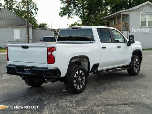 Used 2021 Chevrolet Silverado 2500 Custom w/ Custom Value Package image 6