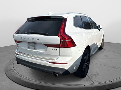 Used 2018 Volvo XC60 T6 Momentum w/ Vision Package image 9