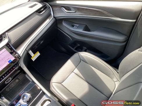 New 2026 Jeep Grand Cherokee Limited AWD/4WD image 17