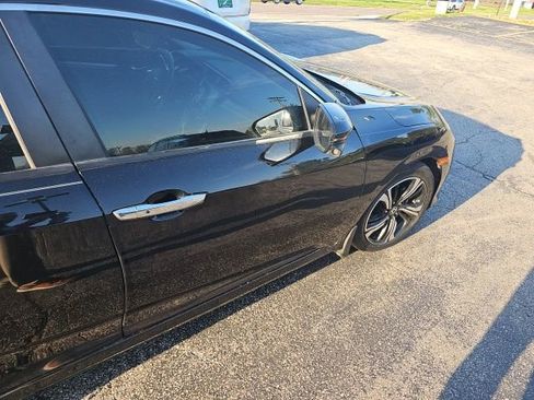 Used 2018 Honda Civic Touring image 3