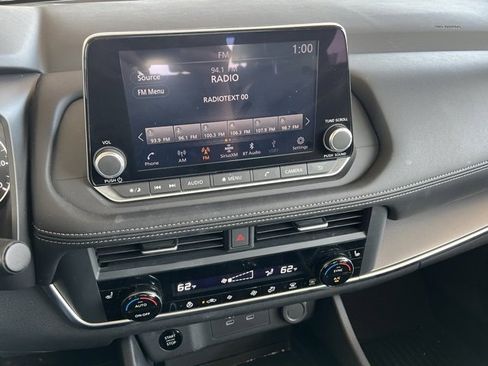 Used 2024 Nissan Rogue SV w/ SV Premium Package image 14