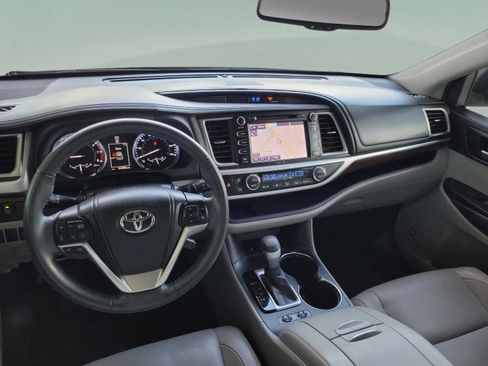 Used 2015 Toyota Highlander Limited image 18