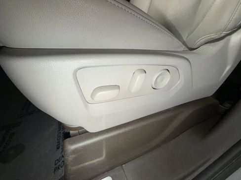 Used 2025 GMC Sierra 3500 SLT w/ SLT Convenience Package image 14