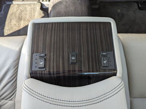 Used 2013 Lexus LS 460 AWD w/ Comfort Pkg image 38