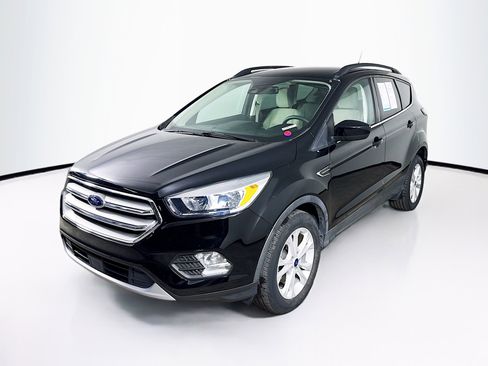 Used 2018 Ford Escape SE w/ Ford Safe & Smart Package image 4