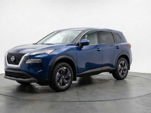 Used 2025 Nissan Rogue SV image 3