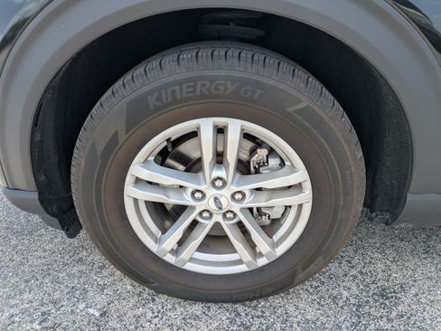Used 2024 Ford Explorer XLT RWD image 11