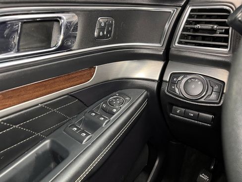 Used 2019 Ford Explorer Platinum image 34