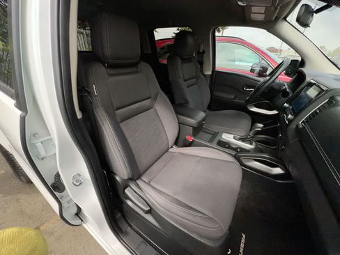 Used 2024 Nissan Frontier SV w/ SV Convenience Package AWD/4WD image 28