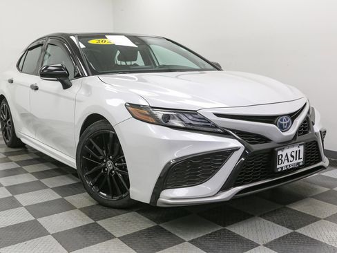 Used 2022 Toyota Camry XSE image 2
