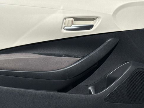 Used 2020 Toyota Corolla LE image 15