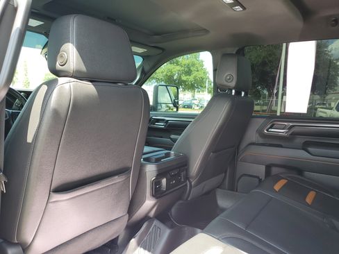 Used 2024 GMC Sierra 3500 AT4 w/ AT4 Premium Plus Package AWD/4WD image 12