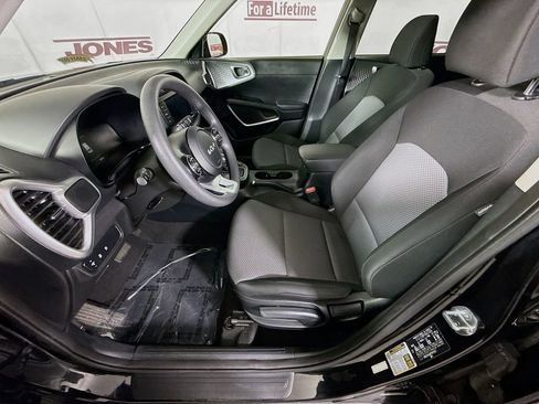 Used 2023 Kia Soul LX FWD image 23