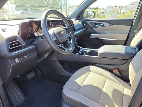 Used 2025 Chevrolet Traverse LT image 20