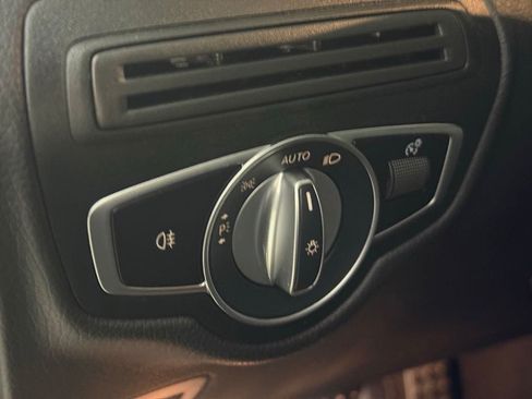 Used 2021 Mercedes-Benz GLC 300 4MATIC image 23