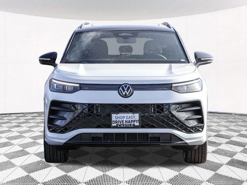 New 2025 Volkswagen Tiguan SE R-Line image 9