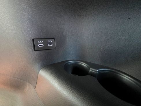 Used 2026 Toyota Sienna XLE FWD image 57