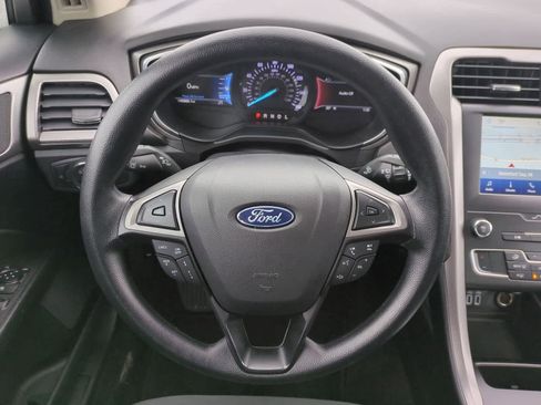 Used 2020 Ford Fusion SE image 22
