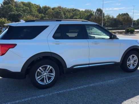 Used 2022 Ford Explorer XLT w/ Equipment Group 202A image 5