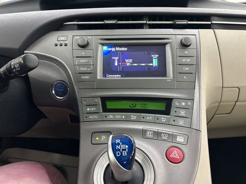 Used 2014 Toyota Prius Two image 40