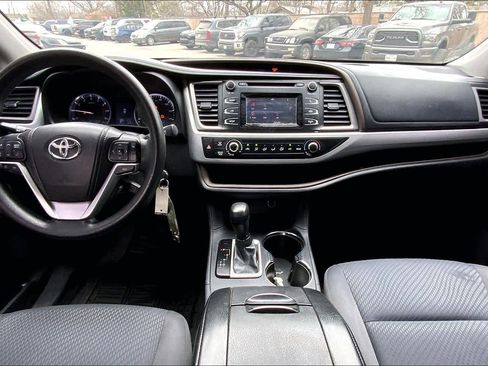 Used 2015 Toyota Highlander LE image 15