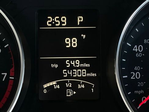 Used 2019 Toyota Camry SE image 29