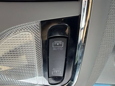 Used 2019 Jeep Cherokee Trailhawk AWD/4WD image 28